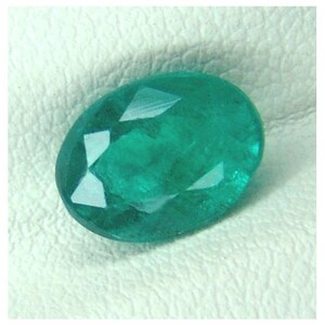 Colombian "rare" untreated VS intense medium deep green precision oval cut Emerald 2.30 ct.