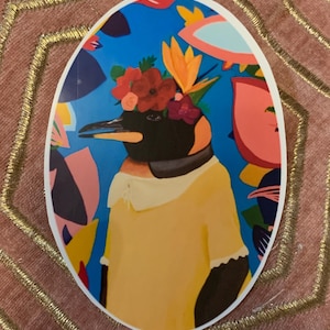 Adesivo de pinguim - adesivo de vinil colorido brilhante de 5x3” de um pinguim estilo Frida Kahlo e flores para laptops, garrafas de água, cadernos, computadores