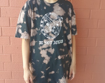 Camiseta con tinte de descarga del trono MIND'S EYE