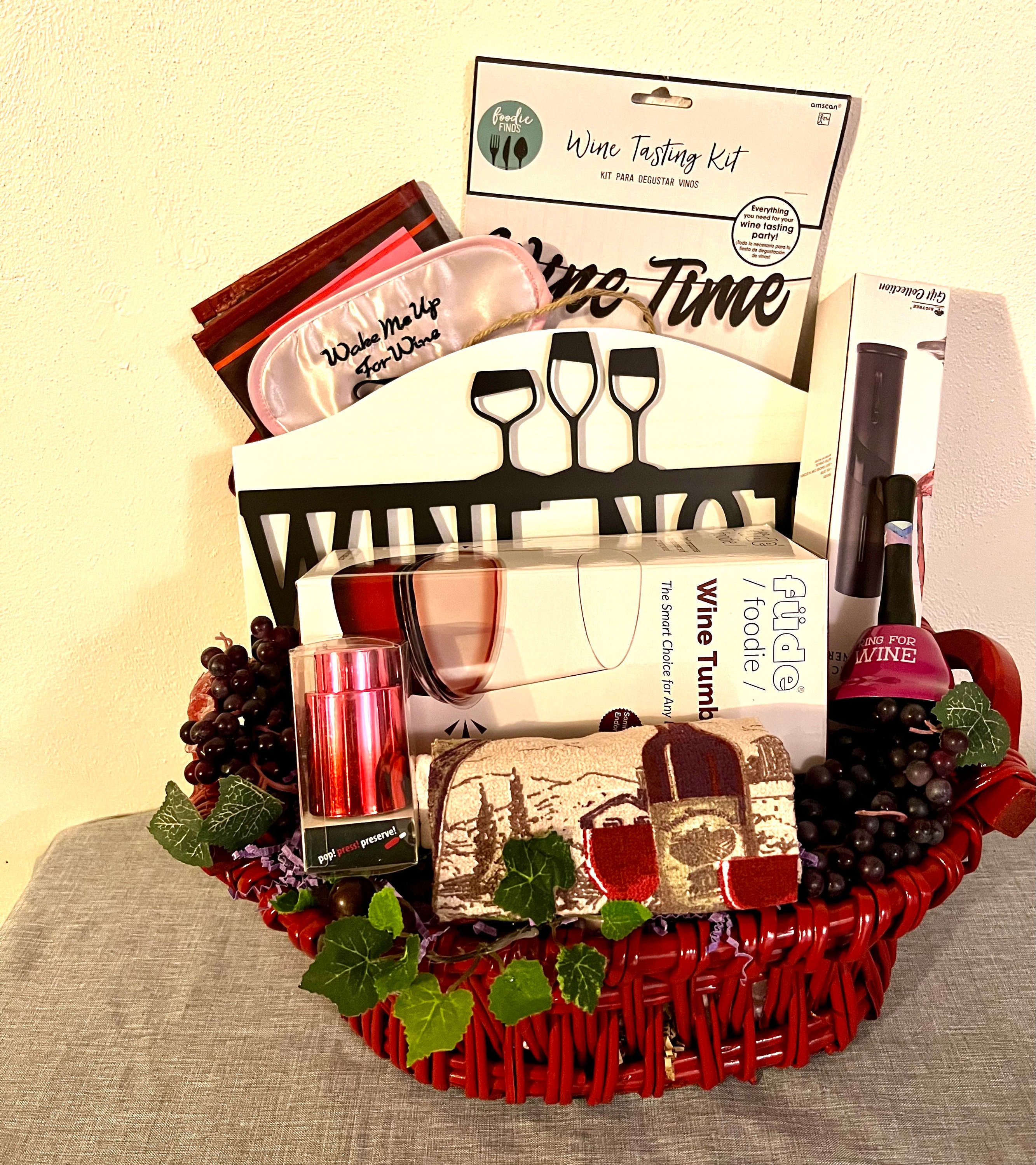 Couples Gift Basket - 60+ Gift Ideas for 2024