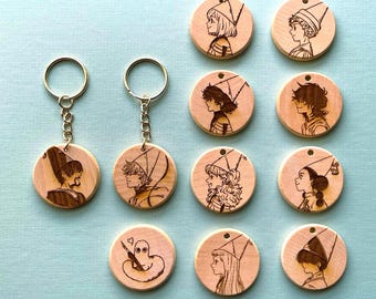 Amuletos de madeira para chapéu de bruxa Atelier