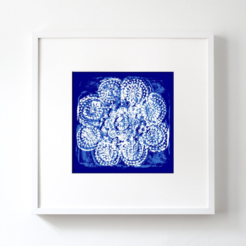 Blau und weiß, druckbare Wandkunst, Textil, Stickerei, Digitaldruck, eklektisch, Galerie Wandinspiration, Quadrat, Blumen, Reiben, paar Bild 1