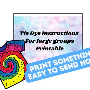 Może przedstawiać: Drukowalne instrukcje tie-dye dla dużych grup. Obraz przedstawia kolorową koszulkę tie-dye i niebieski baner z tekstem "Wydrukuj coś, co łatwo wysłać do domu!"