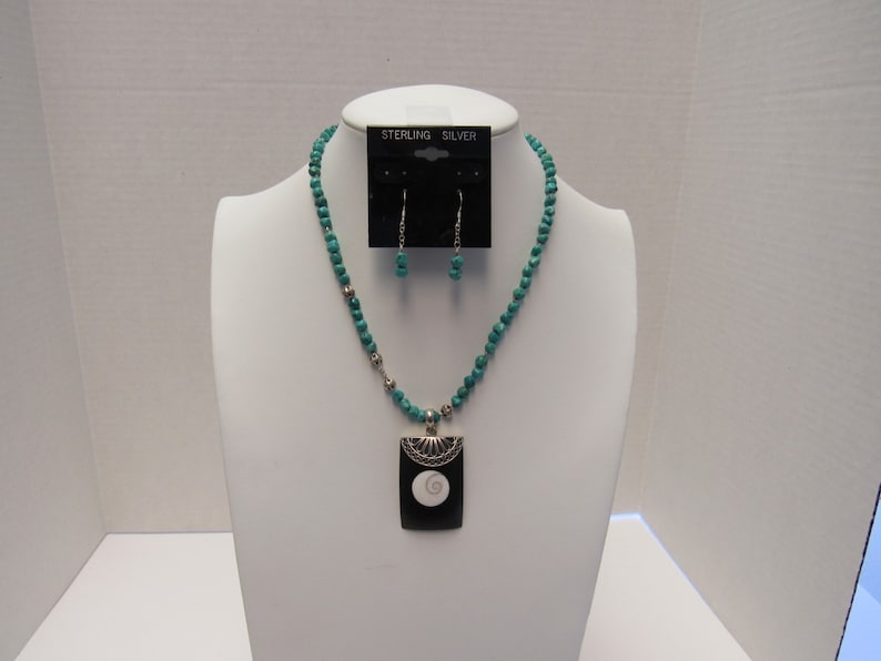 925 Sterling Silver Turquoise /& black Wood Pendant 18 Multi-colored Alluregem E1747 31 gm