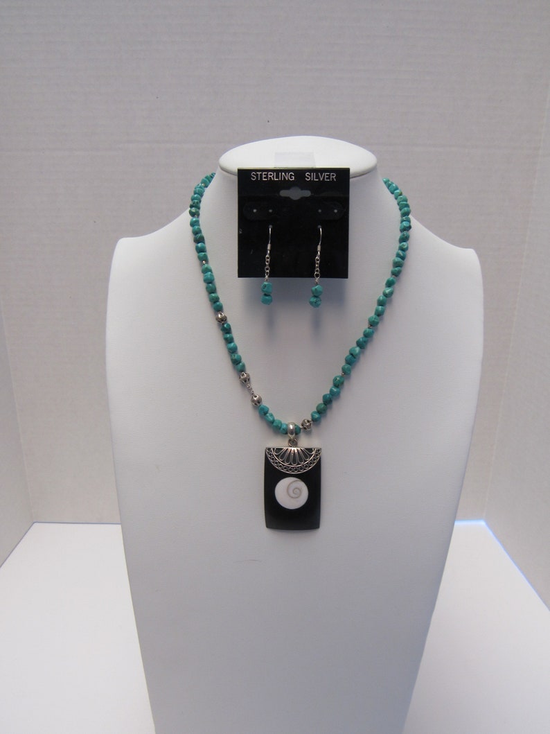 925 Sterling Silver Turquoise /& black Wood Pendant 18 Multi-colored Alluregem E1747 31 gm