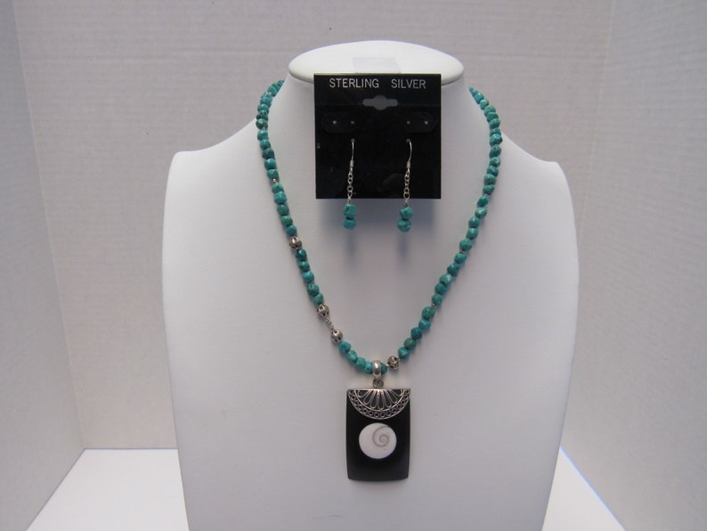 925 Sterling Silver Turquoise /& black Wood Pendant 18 Multi-colored Alluregem E1747 31 gm