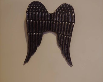 Alas de ángel a partir de perlas de metal soldadas con gas inerte (Mig), creando un hermoso diseño de ala de ángel para colgar en cualquier lugar.