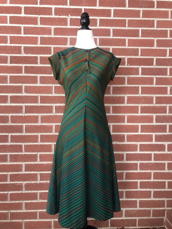 1970s does 1930s green chevron dress with deco but