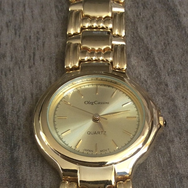 Vintage Rare Men's Oleg Cassini Gold Watch Round Gold Dial on Gold Linked Band In Mint Condition!