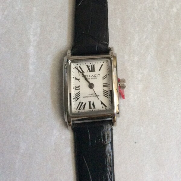 VELLACIO Montre rectangulaire pour femme, cadran argenté, heures en chiffres romains sur un bracelet en cuir noir, nouvel article vintage inutilisé !