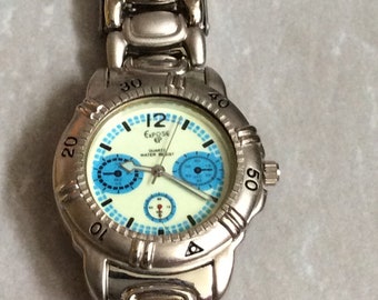 EXPOSE Men's Silver Watch Glow in the Dark Round Dial with Blue Accent all on a Silver Linked Band New Unused Vintage Item Works Perfectly!