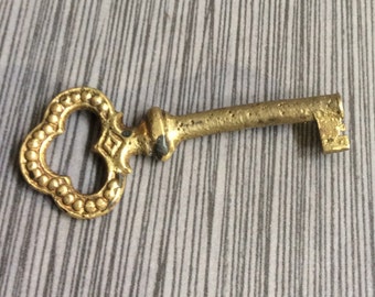 ¡Llave vintage original lista para ser apreciada y disfrutada!