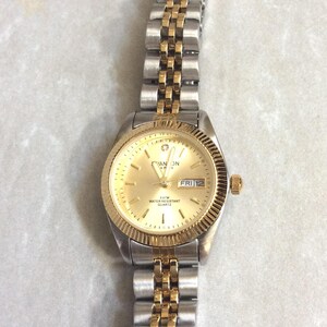 SWANSON Damenuhr Rund Gold Datum Zifferblatt Index Stundenmarker auf zweifarbiger Linked Band Neue unbenutzte Vintage Uhr zu genießen WR 5ATM!