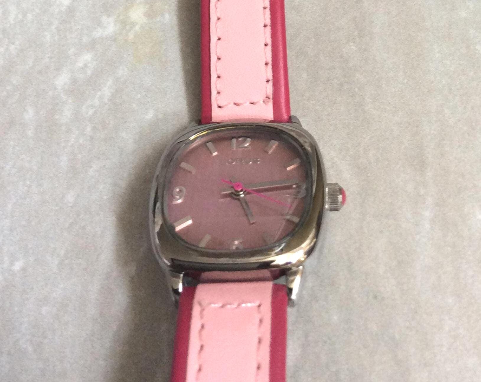 Lorus Ladies Watch Pink Dial Stainless Bracelet with Pink Leather Inlay Vintage lorus quartz ladies stainless steel pink dial bracelet watch  main image 3