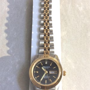 SWANSON Damenuhr Rundes schwarzes Zifferblatt Gold Index Hour Marker&#39;s Day & Datum alle auf einem zweifarbigen Linked Band Neue unbenutzte Vintage Uhr Schönheit!