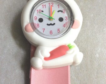 Vintage wit konijnenmeisjeshorloge, roze opklapband