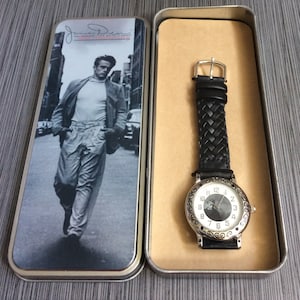 Reloj James Dean para mujer, bisel y caja plateados únicos, esfera blanca James Dean redonda sobre una correa de cuero negro trenzado, reloj vintage nuevo sin usar, ¡raro!