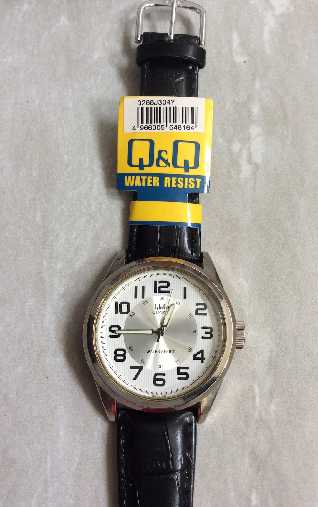 Q&Q Silver Men's Watch Round White/silver Dial Black Numbered Hours on ...