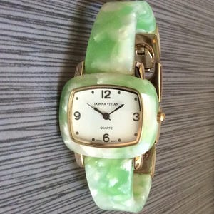 Donna Vivian Women&#39;s Gold Watch Green & White Acrylic Rectangle White Dial on Matching Band New Unused Vintage Item Works Perfectly!