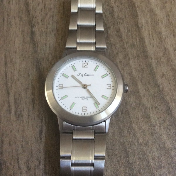 Oleg Cassini Women's Stainless Steel Watch Round White Dial on Stainless Steel Linked Band Classic Vintage Un-used High Quality Watch!