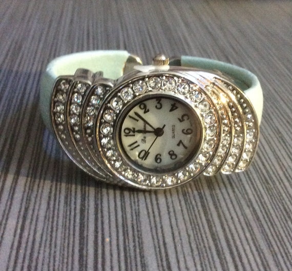 Women's Silver Crystal Bangle Watch Round Pearl D… - image 1