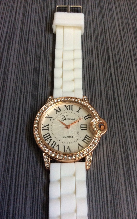 Geneva Women's Rose Gold Watch Round Silver Dial D