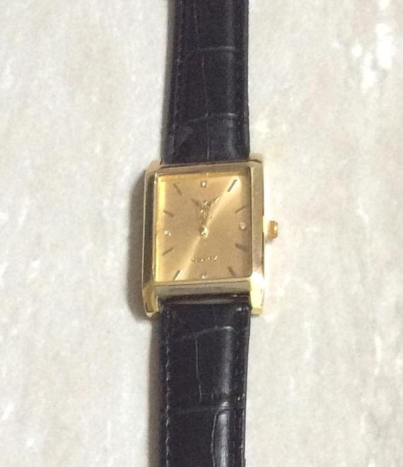 Genf Gold Herrenuhr Rechteck Gold Zifferblatt Gold Index Stunden auf  schwarzem Lederband Neue unbenutzte Vintage Uhr bereit zu hegen genießen!