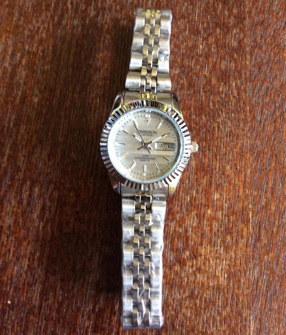 Swanson Silver Women's Watch Round Silver Accented Date Dial on Silver Linked Band New Unused Vintage Watch!