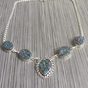 Women&#39;s Handcrafted Silver 18&quot; Necklace with Titanium Druzy Gemstones Beautifully Designed Perfect Dress Necklace New!