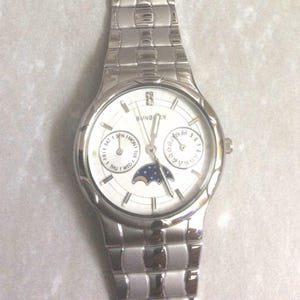 Sunborn Swiss Silver Men&#39;s Watch Round Silver Dial Index Hours Month & Day with Day Night Umbrella Display on Silver Linked Band New Vintage