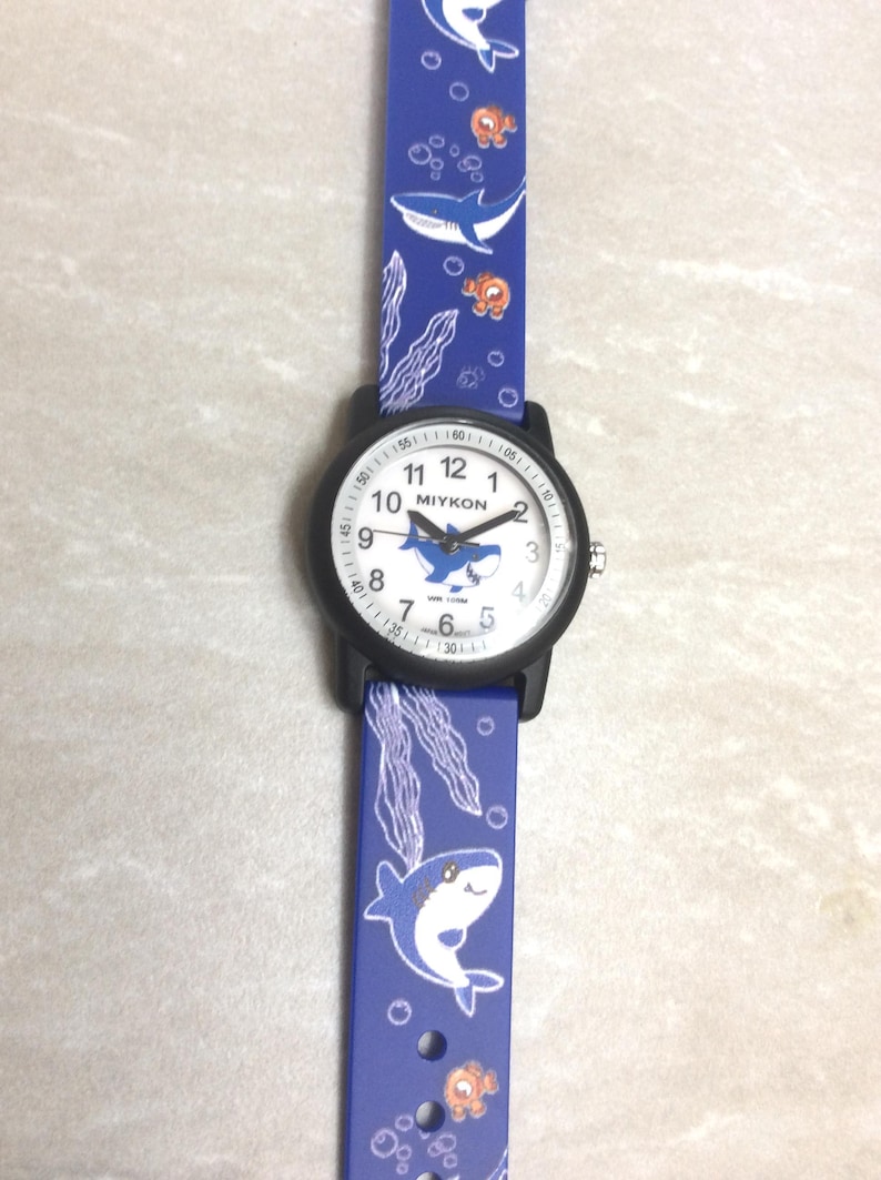 MIYKON barnklocka Shark Rund vit urtavla Numrerade timmar på blått Shark-armband Ny Begagnad Vintage Vattentät 100 m! bild 1