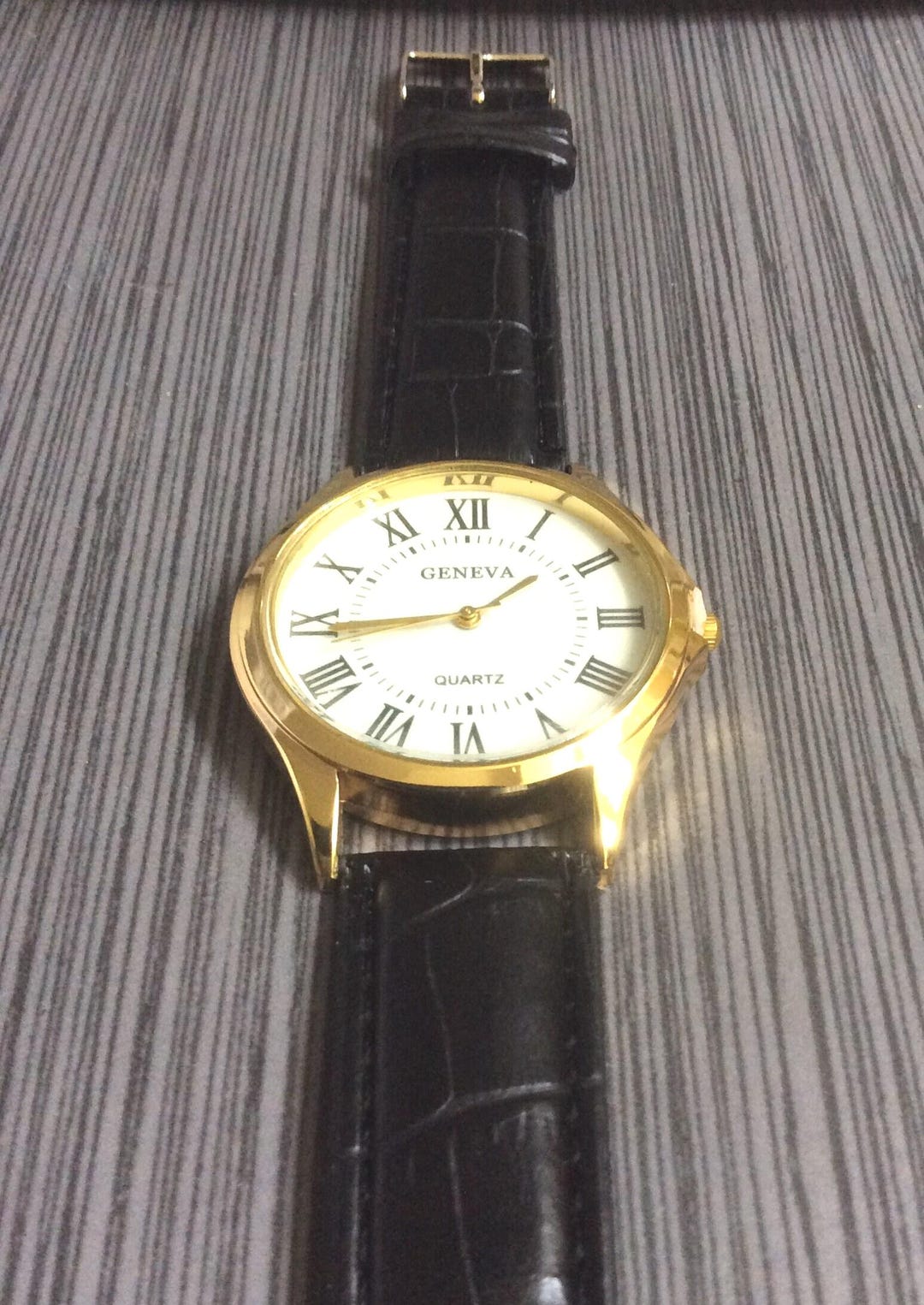 Montre Homme Geneva Métal Doré - Mouvement Quartz, Pile Neuve, Très Bon état - Style Classique, Pas De Réserve