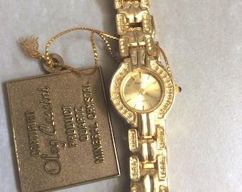 Oleg Cassini Women&#39;s gold watch round gold dial on matching linked band rare find vintage watch in new condition.