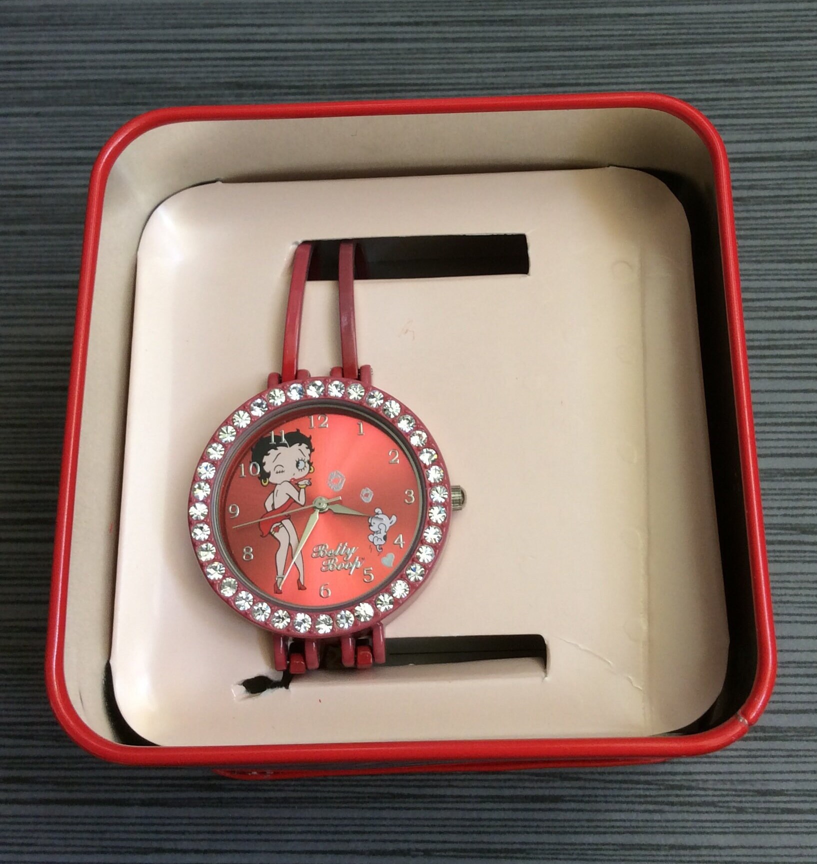 Betty Boop Red Crystal Watch Round Red Dial Arabic Numeral Hours