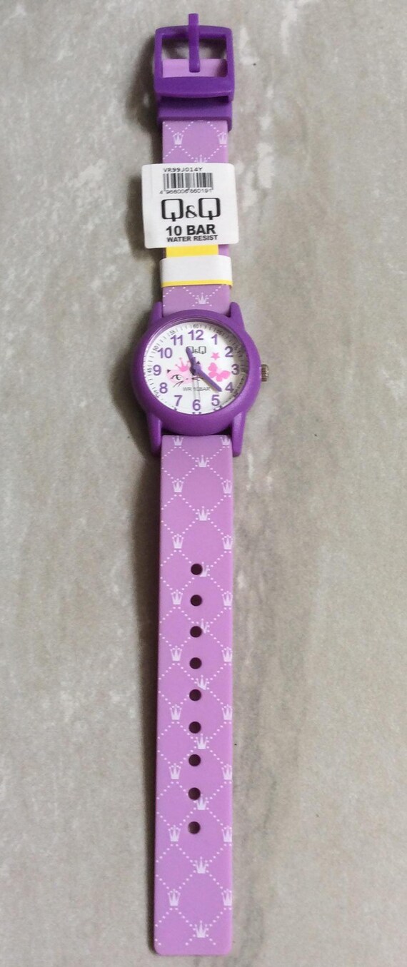 Q&Q Girls Purple Watch Having a Round White Dial With Pink