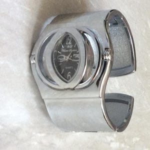 Royal Dynasty Watch - Etsy display picture 1