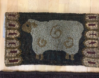 Rug hooking pattern, Lamb’s Tongue Sheep, 11”x20”, Primitive hooked rug patterns, DIY