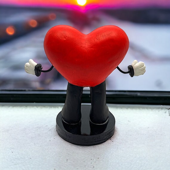 ୨୧RIBBON୨୧ページ Handmade Bad Bunny Heart Resin Sculpture, Limited Edition 6