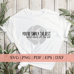 Könnte beinhalten: Weißes T-Shirt mit einem schwarzen Blumenmuster und dem Text "YOU'RE SIMPLY THE BEST better than all the rest".