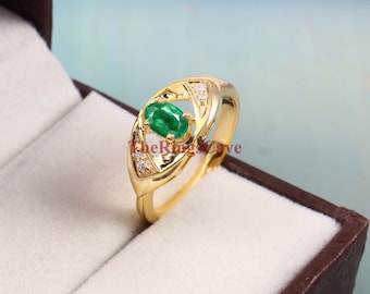 Anillo de plata de ley con esmeralda ovalada: piedra natal de mayo, diseño minimalista