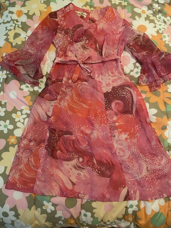 Vintage 1970’s bell sleeve psychedelic dress