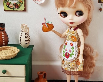 Hand embroidered (Hungarian folk art) apron for Blythe, Neo Blythe, pulip, 8-12 inch dolls, etc. MADE TO ORDER