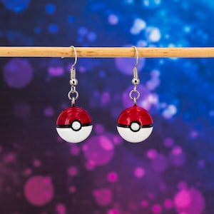 Boucles d&#39;oreilles Pokeball : résine légère peinte à la main