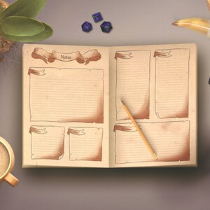 Pode incluir: Um caderno aberto com capa marrom e p&aacute;ginas pautadas. O caderno &eacute; dividido em se&ccedil;&otilde;es com t&iacute;tulos para "Notas", "Personagem", "Antecedentes" e "Registro de miss&otilde;es". Um l&aacute;pis est&aacute; sobre as p&aacute;ginas abertas. H&aacute; tamb&eacute;m v&aacute;rios dados azuis espalhados ao redor do caderno.