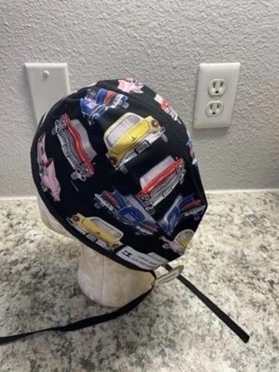 scrub hat in fifties pattern