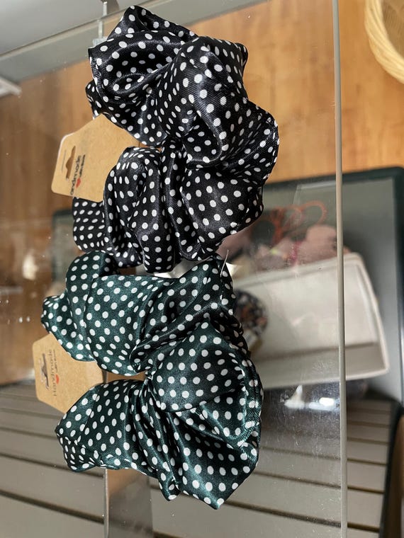 pokadotted scrunchies