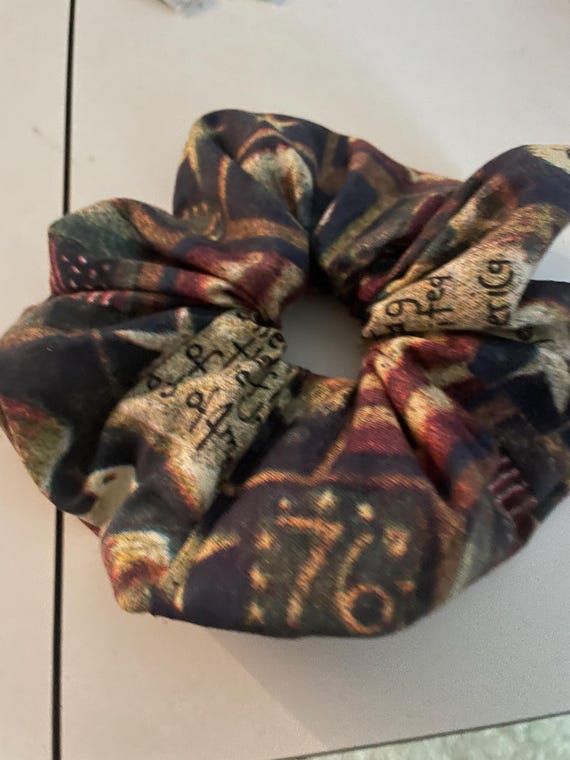 patriotic scrunchie