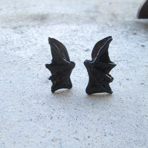 Boucle d'oreille aile de chauve-souris en fimo