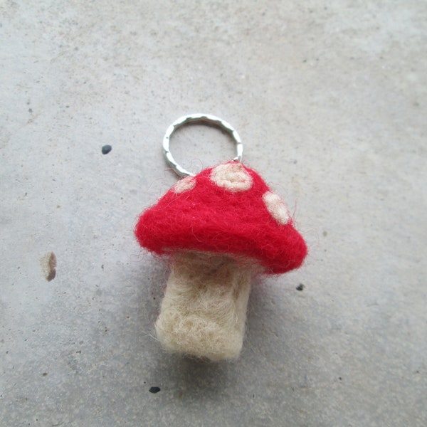 Porte-clé champignon laine feutrée