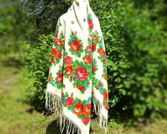 Piano shawl Antique shawl Chale russe